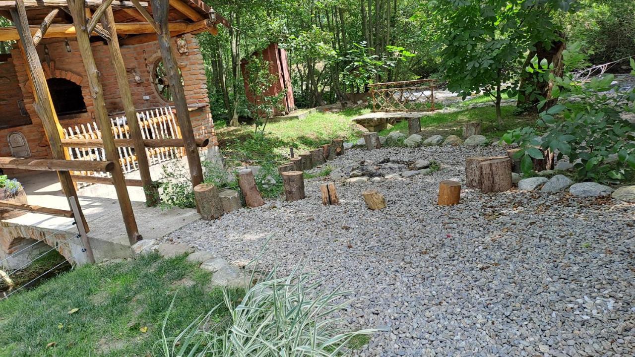 Vis Implinit Hotell Cîrţişoara Eksteriør bilde